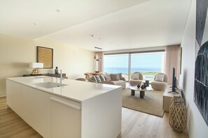 Smart TV - Luxury Oceanfront Apartment With Shared Pool - 24J (Atalaia)