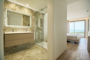 Hair dryer, towels, soap, toilet paper - Luxury Oceanfront Apartment With Shared Pool - 24J (Atalaia)