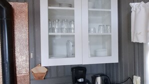 Kaffetrakter/tekoker, kjøleskap, mikrobølgeovn og ovn