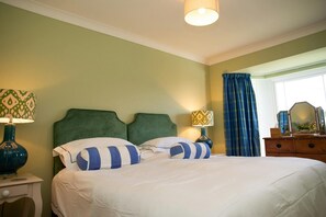 4 عدّة غرف نوم  وواي فاي مجانًا وملاءات أسرّة