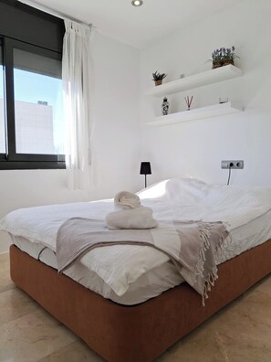 4 bedrooms, iron/ironing board, travel cot, free WiFi