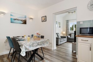 House - Fern Cottage - Dog Friendly Cottage With Hot Tub (Kilgetty)