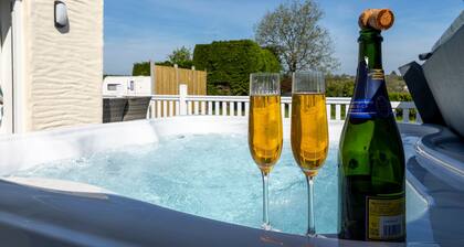 Fern Cottage - Dog Friendly Cottage With Hot Tub