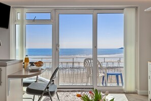 Apartment - 9 Strandways - Sea Views Parking Beach Access (Saundersfoot)