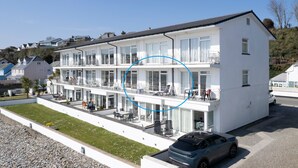 House | 1 bedroom - 9 Strandways - Sea Views Parking Beach Access (Saundersfoot)