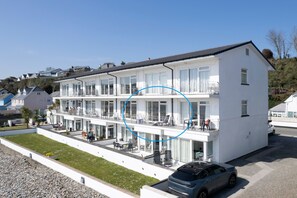 Apartment | 1 bedroom - 9 Strandways - Sea Views Parking Beach Access (Saundersfoot)