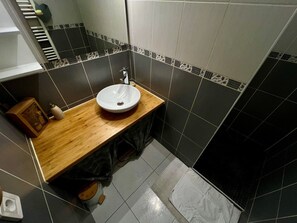Shower, towels