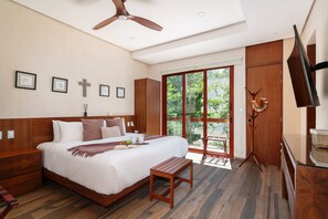 5 bedrooms, in-room safe, desk, iron/ironing board