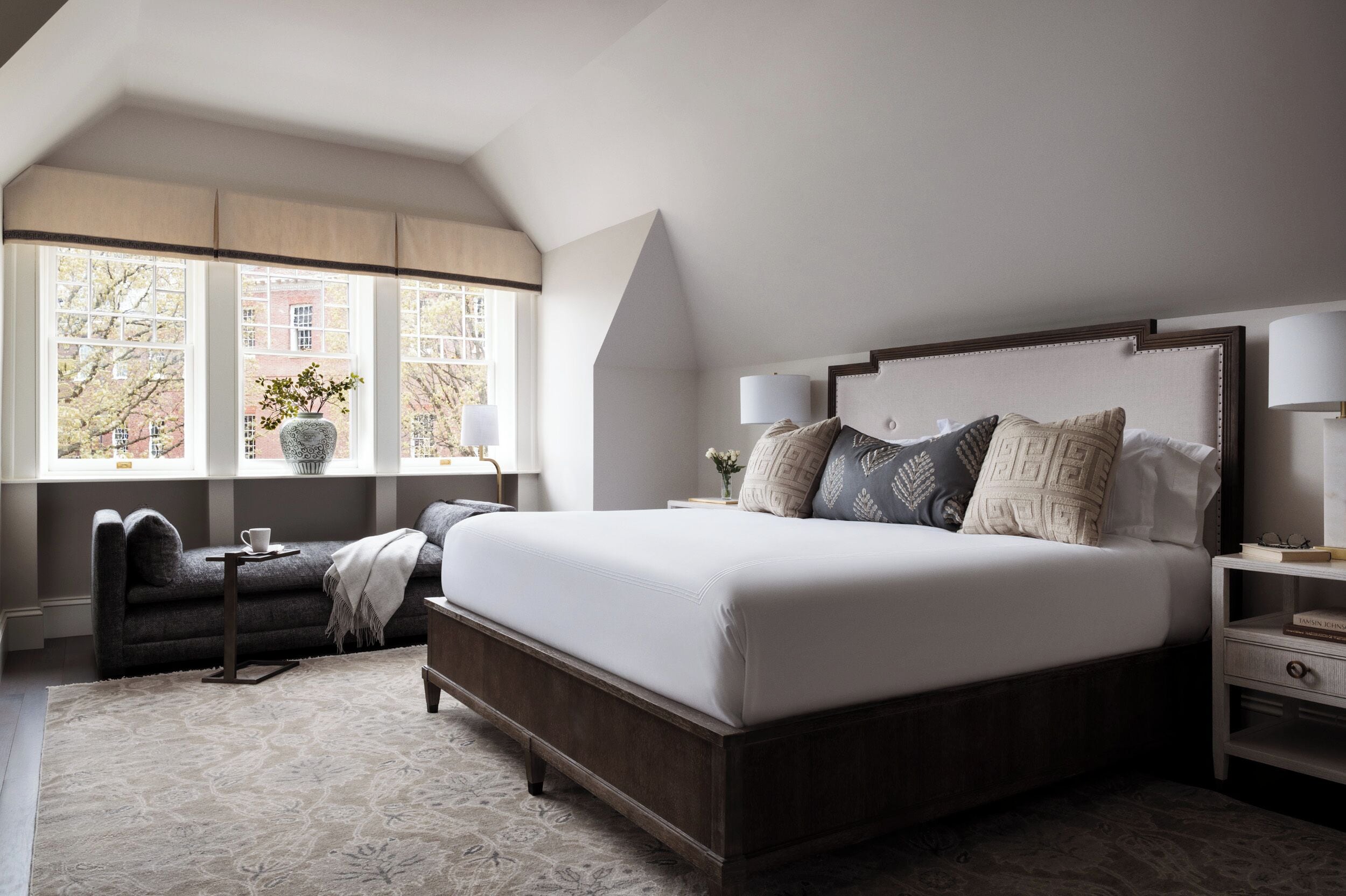 Lyxigt dubbelrum - utsikt mot staden | Värdeförvaringsskåp på rummet, mörkläggningsgardiner och ljudisolering