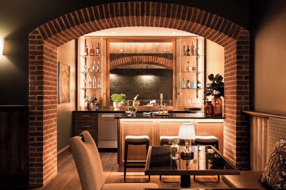 86 State Circle - Luxury Boutique Hotel