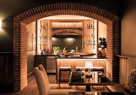 Bar (na propriedade). 86 State Circle - Luxury Boutique Hotel