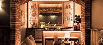 86 State Circle - Luxury Boutique Hotel