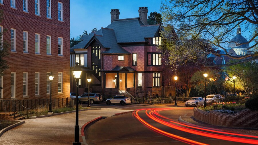 86 State Circle - Luxury Boutique Hotel