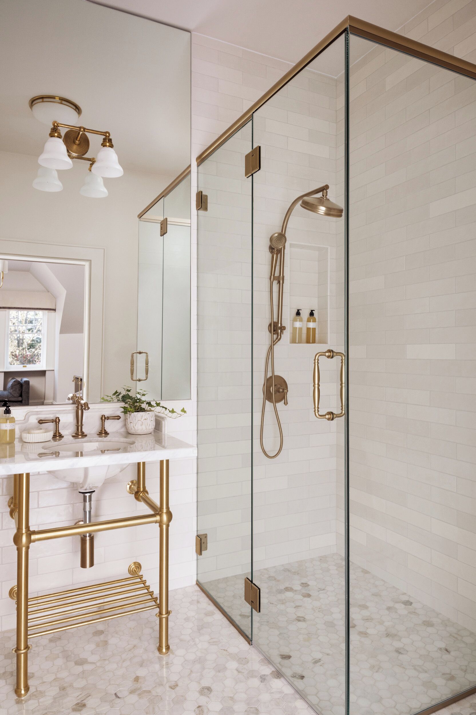 Chambre Double Luxe, vue ville | Salle de bain | Articles de toilette de luxe, sèche-cheveux, chaussons