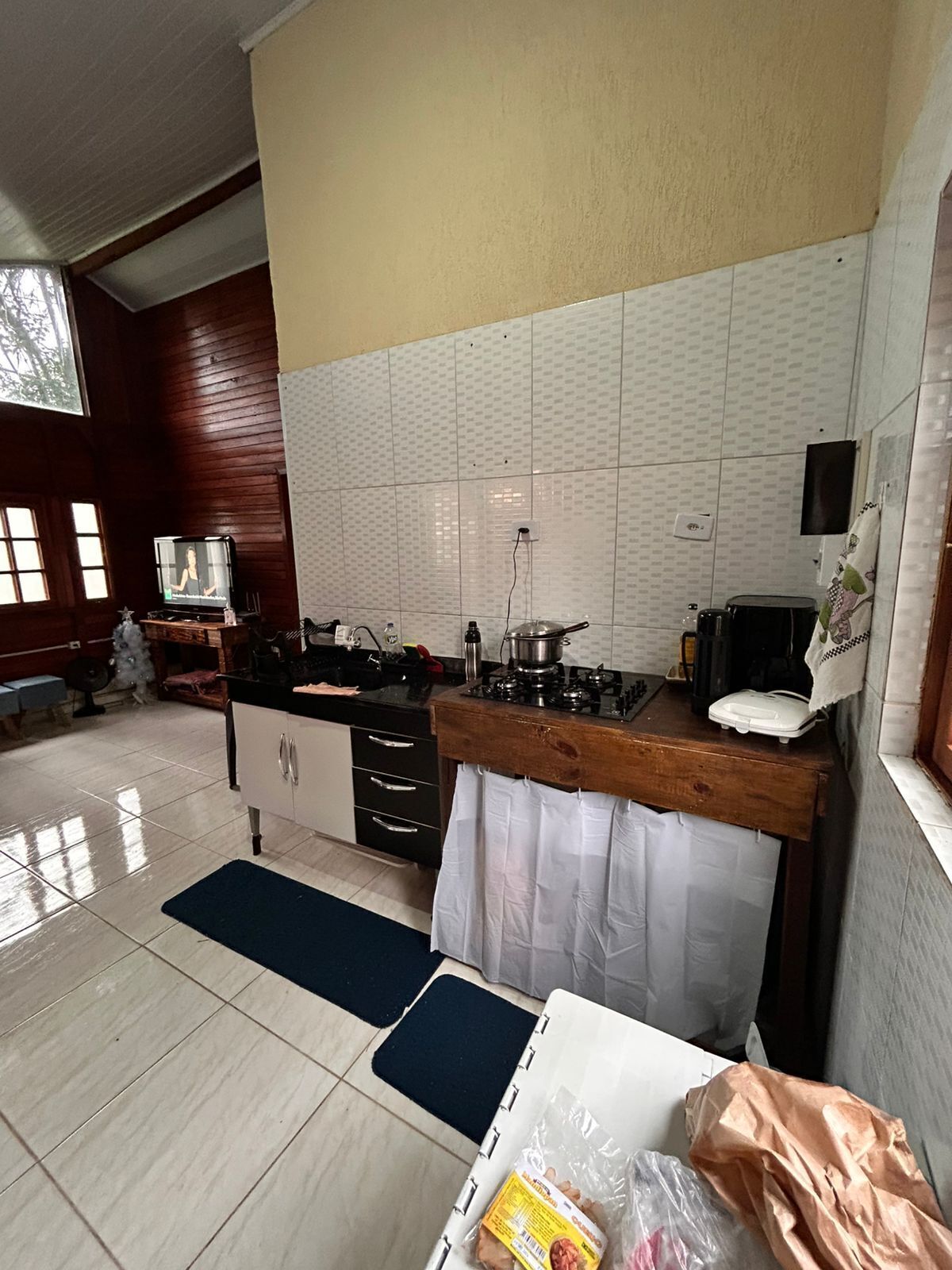 Geladeira, micro-ondas, cooktop, liquidificador