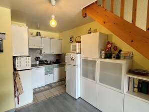 Kühlschrank, Mikrowelle, Ofen, Geschirrspüler