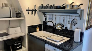 Apartment | Private kitchen | Fridge, microwave, stovetop, electric kettle