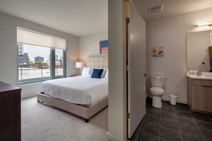 Deluxe appartement, 2 slaapkamers, keuken | 2 slaapkamers, een bureau, een laptopwerkplek