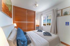 3 chambres, fer et planche à repasser, Wi-Fi, draps fournis