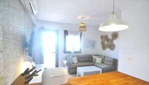 Family Apartment | In-room dining