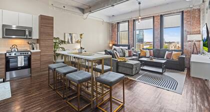 Heart of Downtown Dallas: 2BR 2BA Getaway