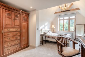 4 bedrooms, free WiFi, bed sheets