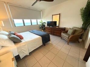 1 habitación, escritorio, tabla de planchar con plancha y wifi 
