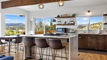 Coffee/tea maker, fridge, microwave, oven
