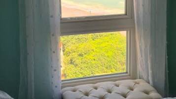 2 bedrooms, WiFi (free), bed sheets