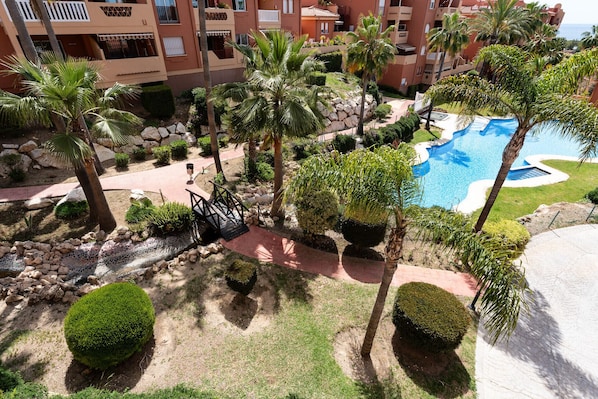 Imagen sin descripción, 1 de 33, botón