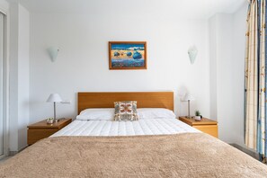 2 chambres, fer et planche à repasser, Wi-Fi gratuit, draps fournis