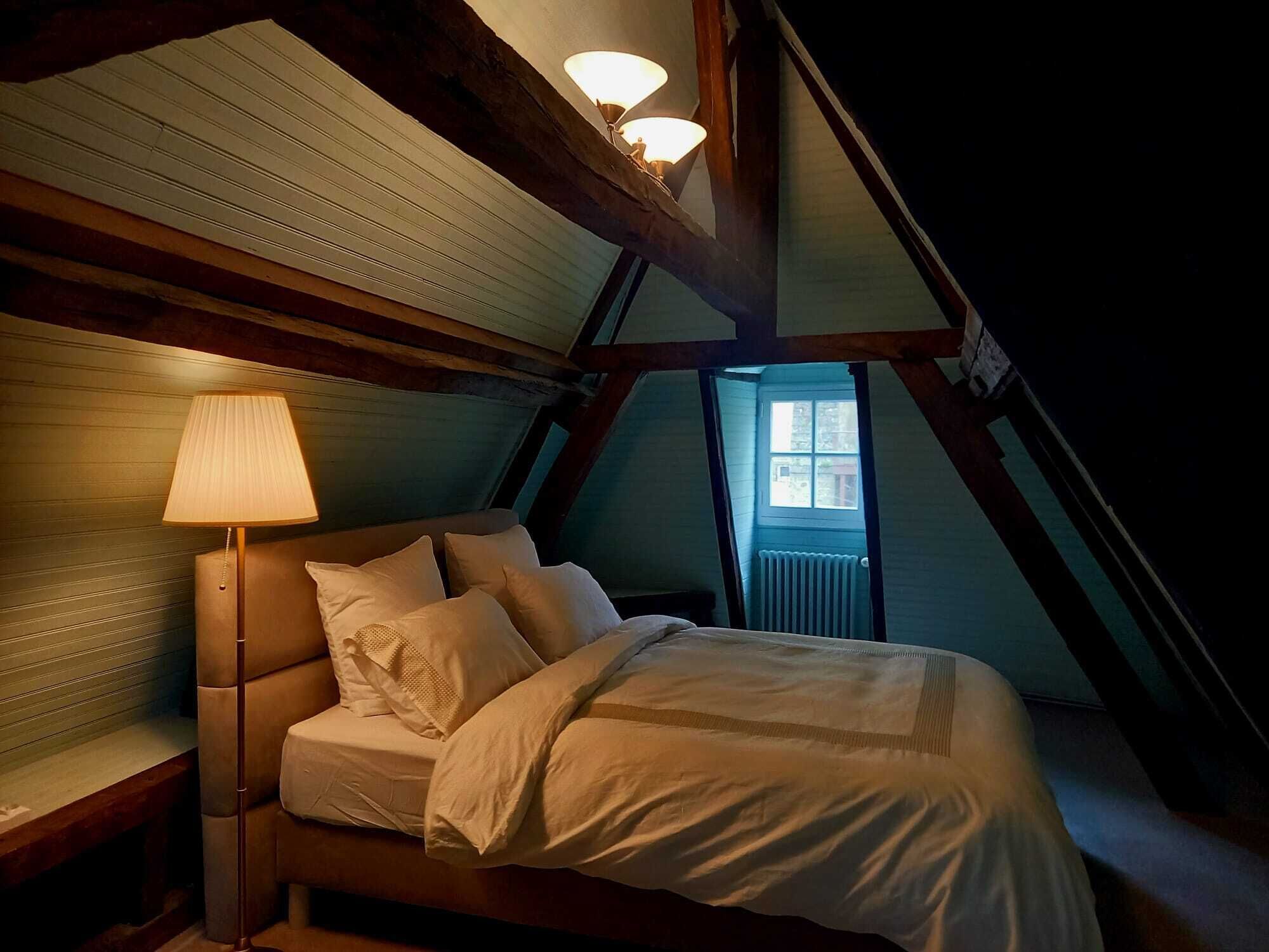 4 dormitoris, planxa i posts de planxar i roba de llit 