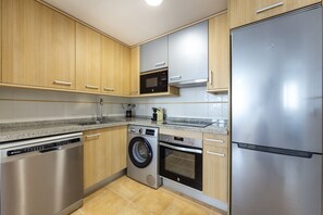 Fridge, microwave, oven, dishwasher