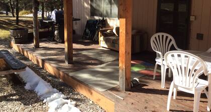 Peaceful cabin, surrounded by wilderness, 2 miles north of Elk City, Sleeps 4-6