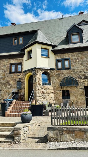 Charmante Ferienwohnung im historischen Ambiente – Nahe Waldbühne Schwarzenberg