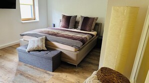 2 chambres, fer et planche à repasser, lit parapluie, Wi-Fi gratuit