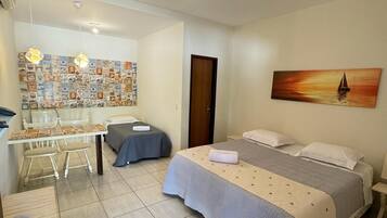 Quarto triplo standard, vista para o jardim | Wi-Fi de cortesia