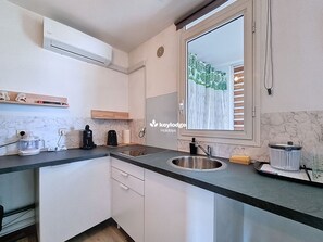 Fridge, microwave, coffee/tea maker, electric kettle