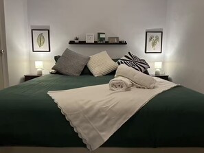 2 chambres, fer et planche à repasser, Wi-Fi, draps fournis