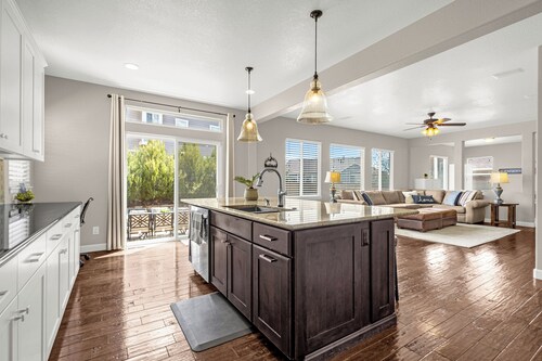 The Heart House - Spacious & Warm 6bd Family Home in Beautiful Monument Colorado