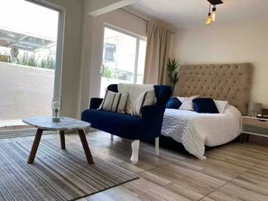 1 slaapkamer, een strijkplank/strijkijzer, reisbedje, wifi