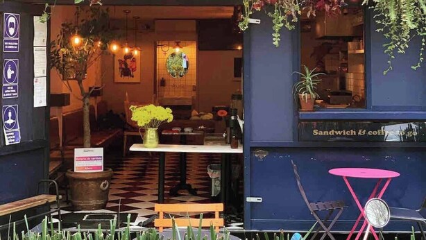 A restaurant named 'Monstre Croque' with outdoor seating, hanging plants, and a neon sign. - Beautiful apartment with Rooftop in Condesa/Rome (Ciudad de México)