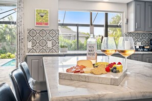 Dining - Bermuda Sands Escape (Marco Island)