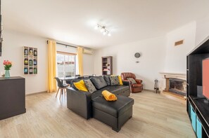 TV - GuestReady – Alcochete Views & Comfort (Alcochete)