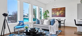 Elegant 3 Story Townhome Downtown Houston