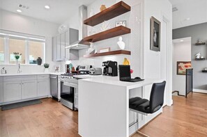 Mikrowelle, Ofen, Herdplatte, Geschirrspüler