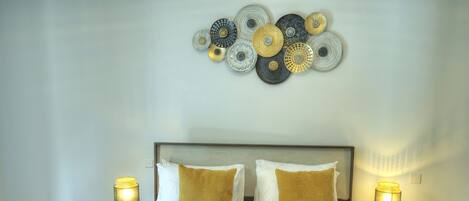 Iron/ironing board, free WiFi, bed sheets