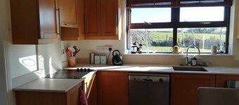 Comfortable, peaceful house with garden near Ventry beach, 5 miles to Dingle