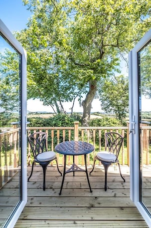 Outdoor dining. The Stables At Ballygraffan - Maurice's Stable