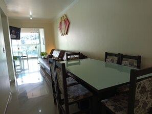 42-inch LED TV with cable channels - Apto 501 Residencial GM centro (Piratuba)